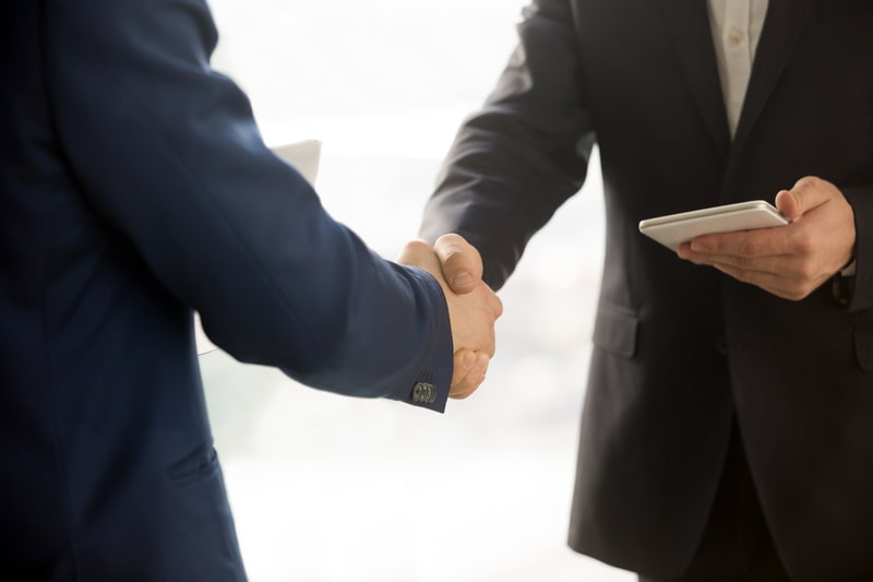 close-up-photo-it-businessmen-shaking-hands-min